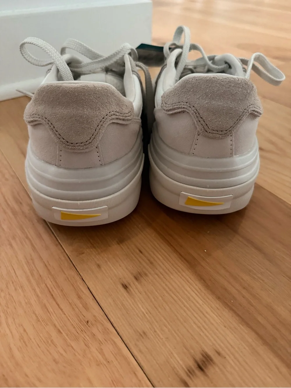 NWT Reef men’s El Jeffe sneakers size 9.5, never worn.